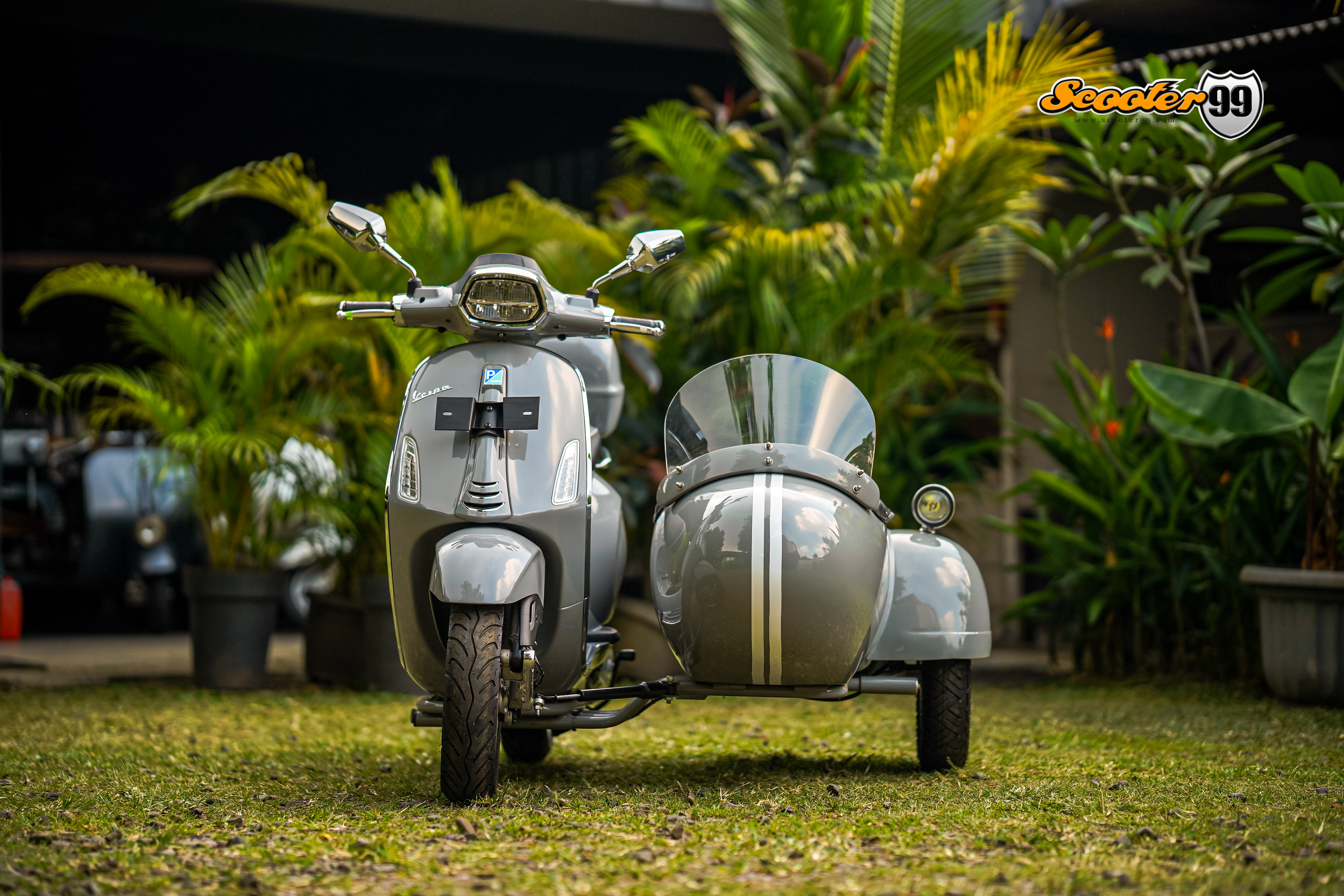 Side view of Vespa Sprint custom sidecar in glossy grey by Scooter99